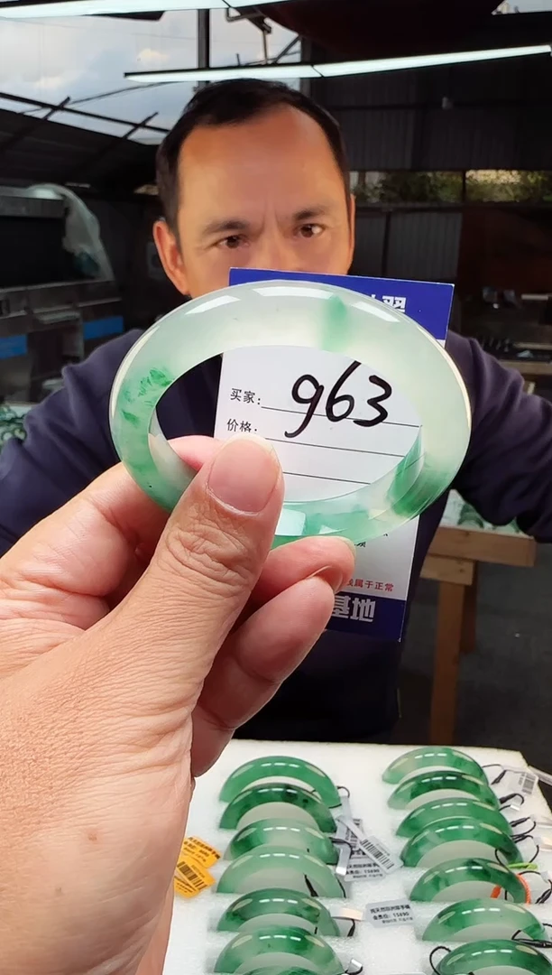 未镶嵌手镯石英质玉（非洲翠）58+