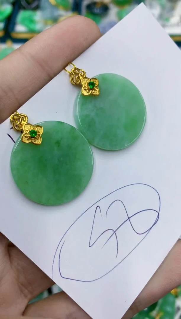 翡翠未镶嵌颈饰1111111111多样性发其一