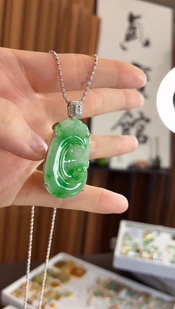 吊坠(不含链)18K金镶嵌翡翠吊坠