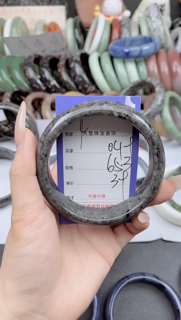 未镶嵌手镯石英质玉049