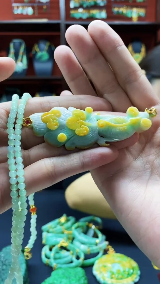 颈饰未镶嵌翡翠吊坠