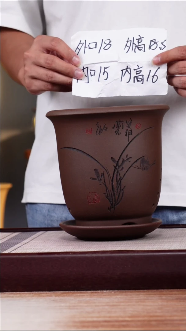 紫砂花盆紫泥刻绘小金钟一只带拖
