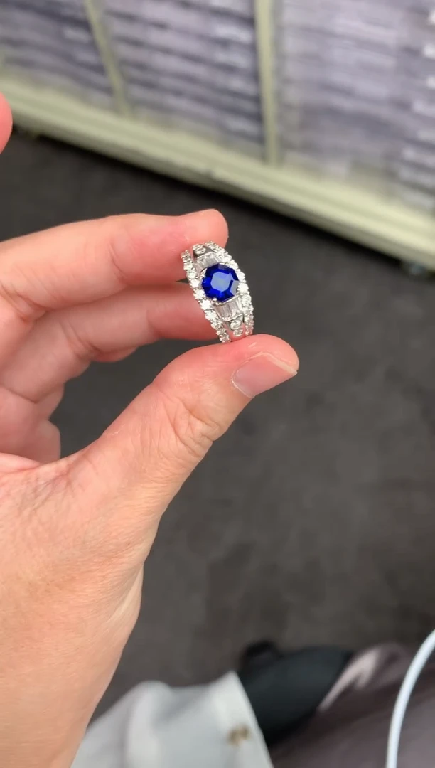 【闪购商品】蓝宝石戒指18K金镶嵌1.6ct皇家蓝戒指