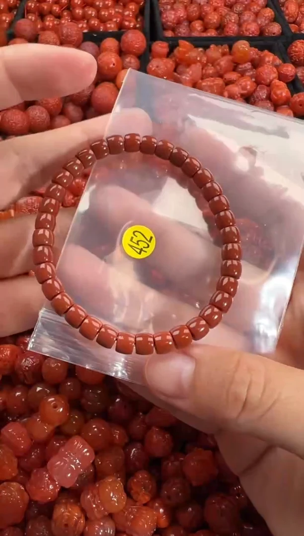 南红玛瑙未镶嵌颈饰1