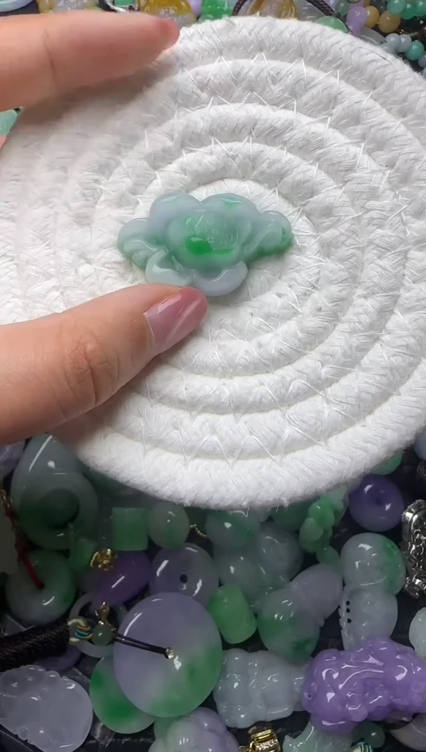 颈饰未镶嵌翡翠缅甸翡翠吊坠