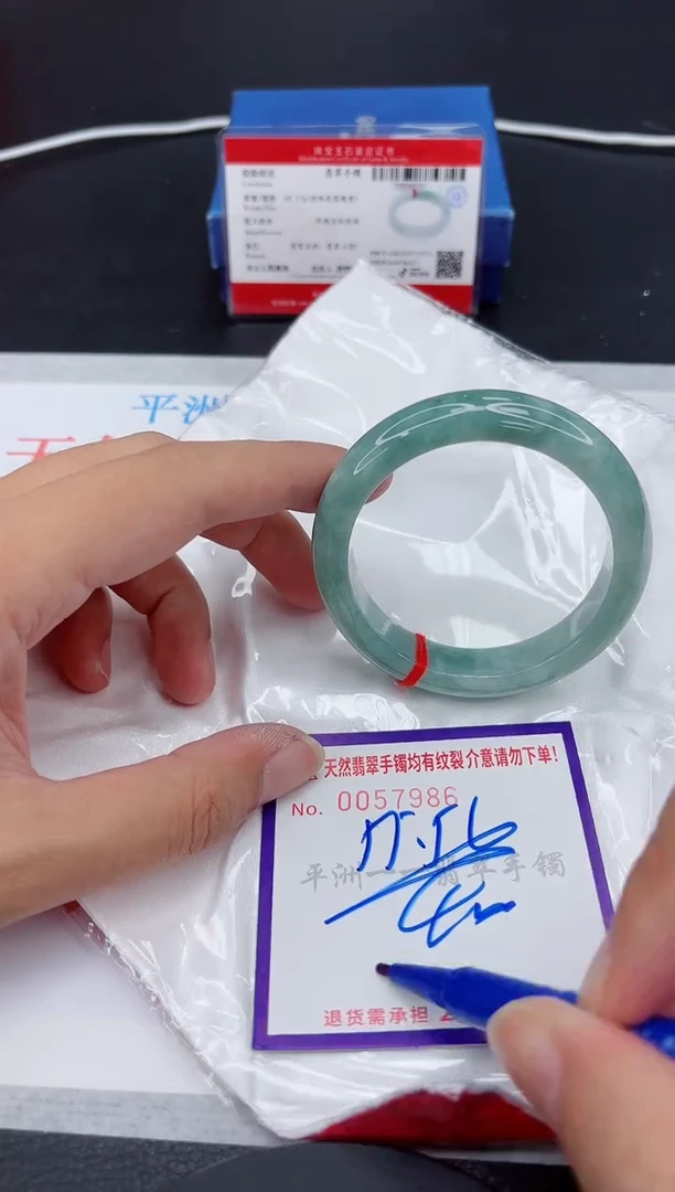 翡翠手镯未镶嵌1