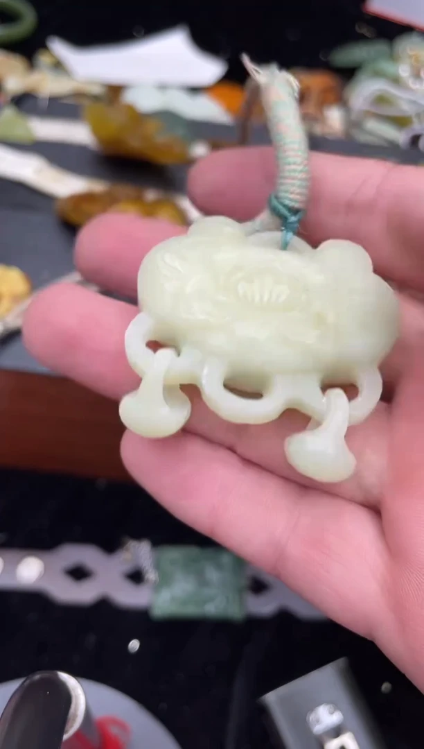 未镶嵌岫玉吊坠·