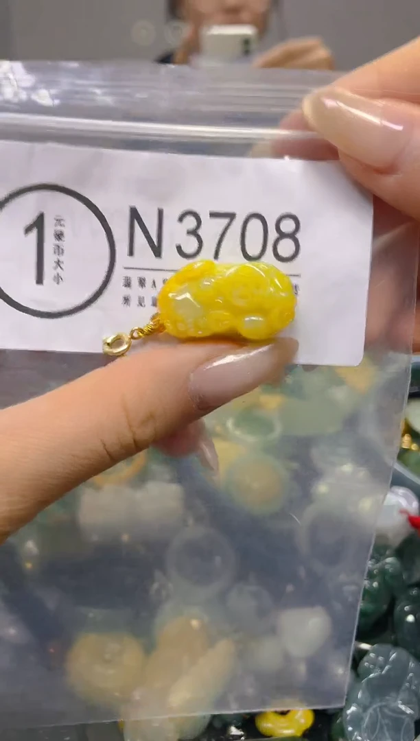 颈饰未镶嵌翡翠/ N /翡翠A货，一件也是批发价