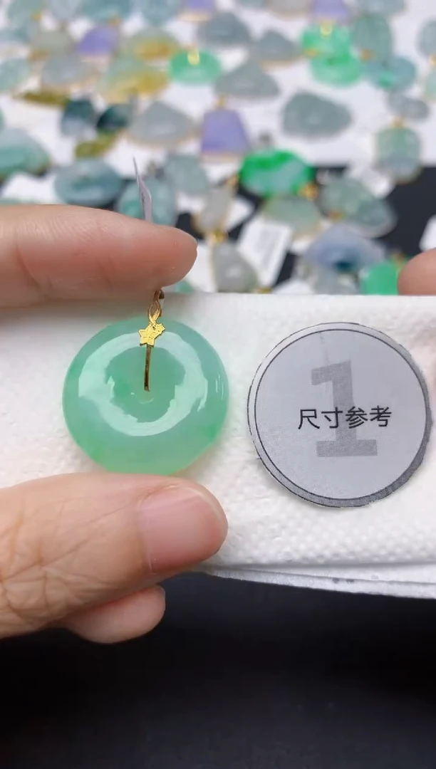 翡翠18K金镶嵌颈饰天然缅甸A货翡翠