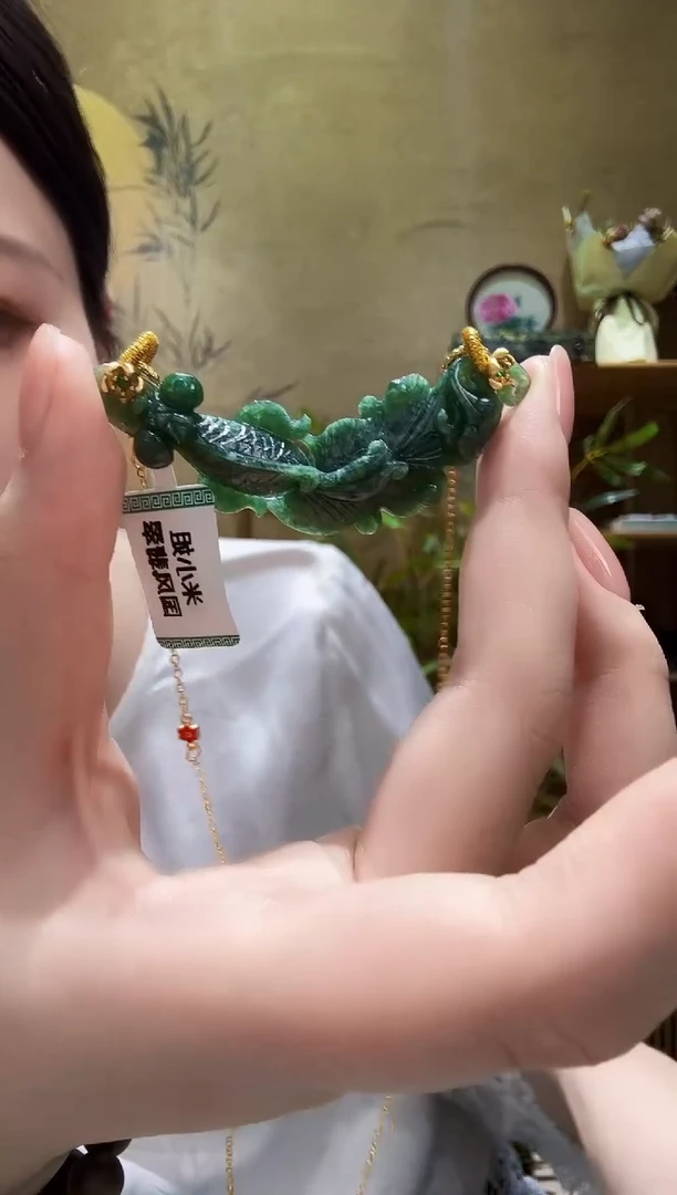 颈饰未镶嵌翡翠吊坠