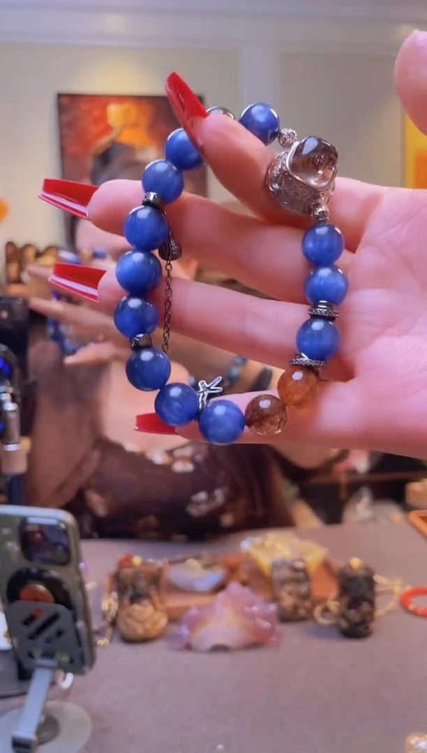 木质类猫眼蓝晶手串