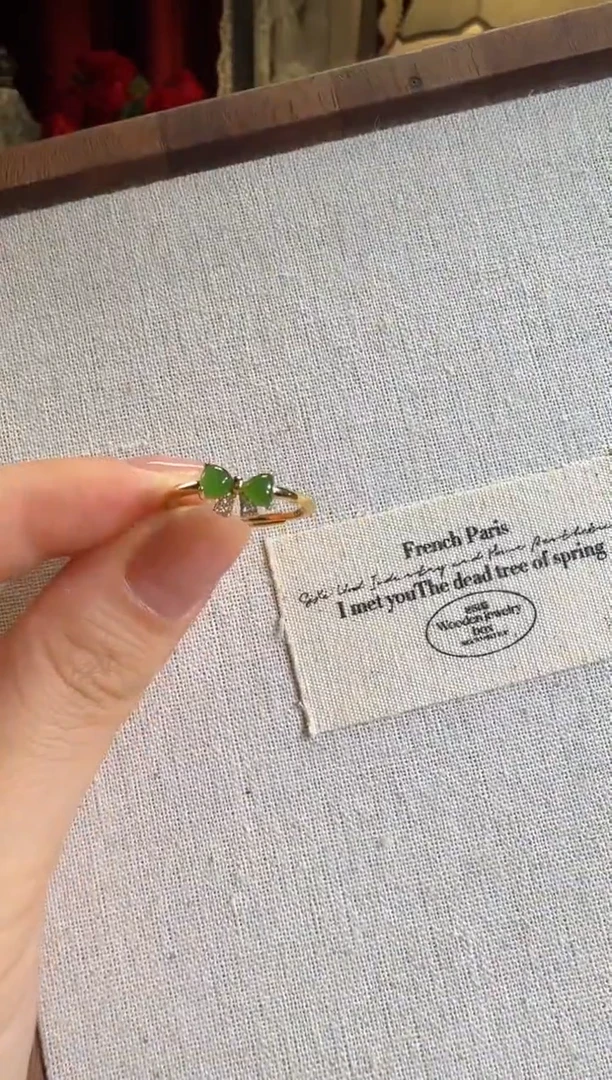 【闪购商品】和田玉戒指银S925镶嵌蝴蝶结