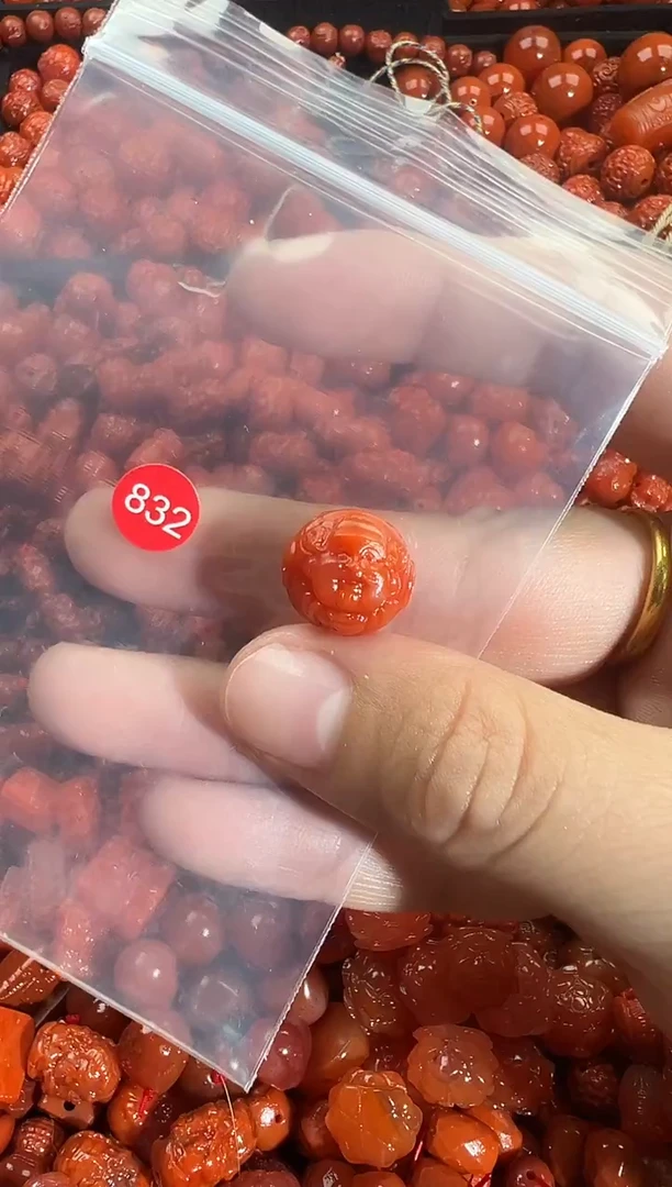 颈饰未镶嵌南红玛瑙1