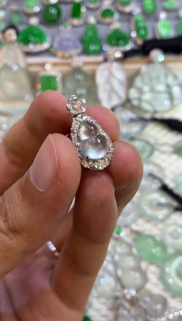 吊坠(不含链)18K金镶嵌翡翠葫芦