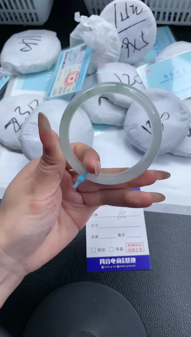 【闪购商品】石英质玉手镯未镶嵌18S220-58