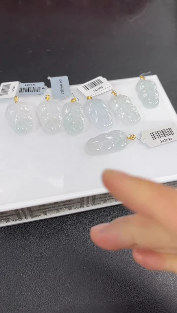 未镶嵌挂件翡翠边城刀客/342684/多样性发一/配皮绳发