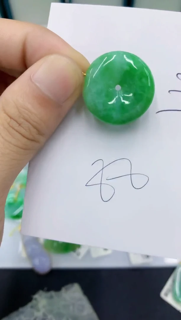 翡翠18K金镶嵌颈饰翡翠