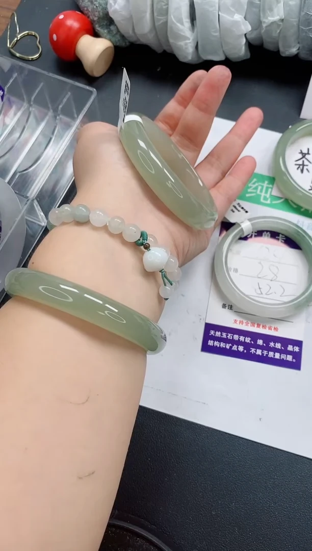 未镶嵌手镯石英质玉125/57-58