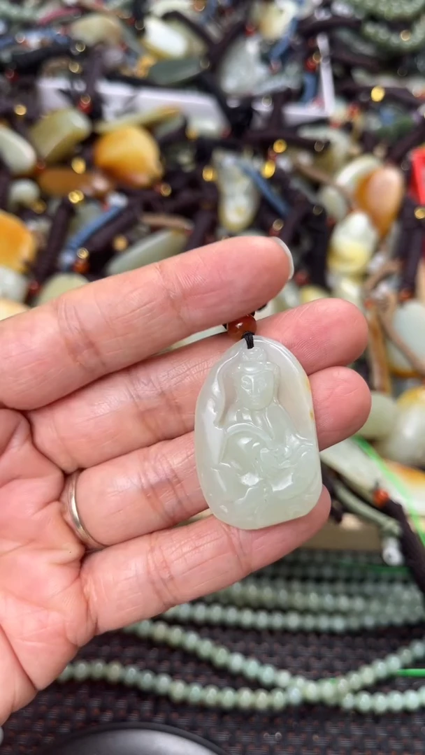 【闪购商品】和田玉颈饰未镶嵌多样性发货没有证书拍一发一有瑕