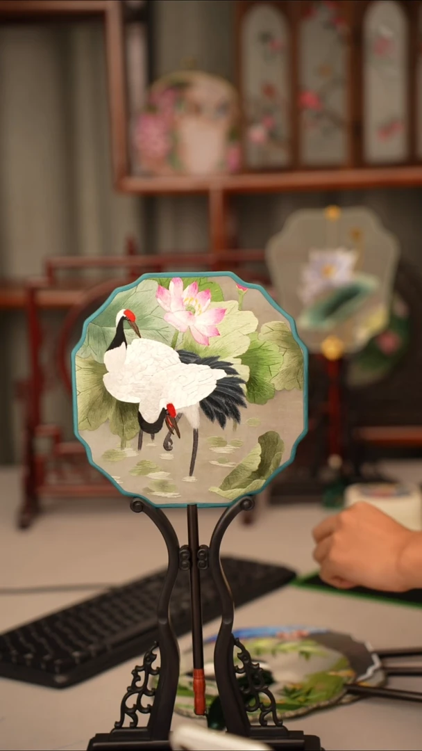 扇子苏绣作品手工团扇