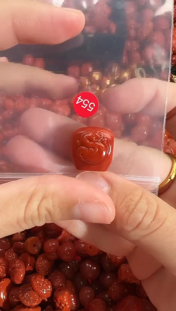 颈饰未镶嵌南红玛瑙1