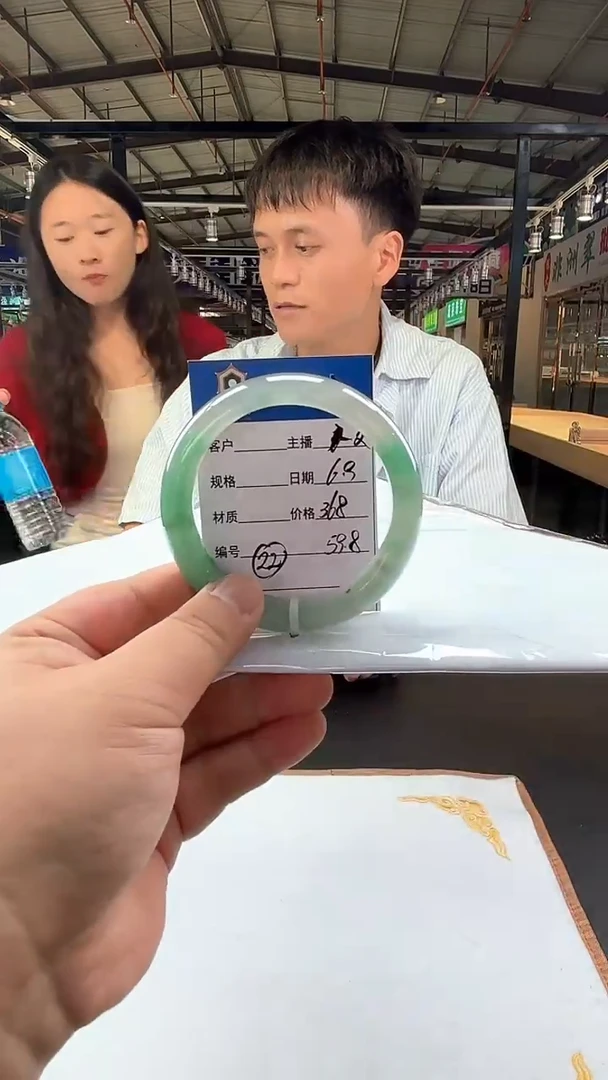 石英质玉（非洲翠）手镯未镶嵌非洲翠/精美非洲翠手镯