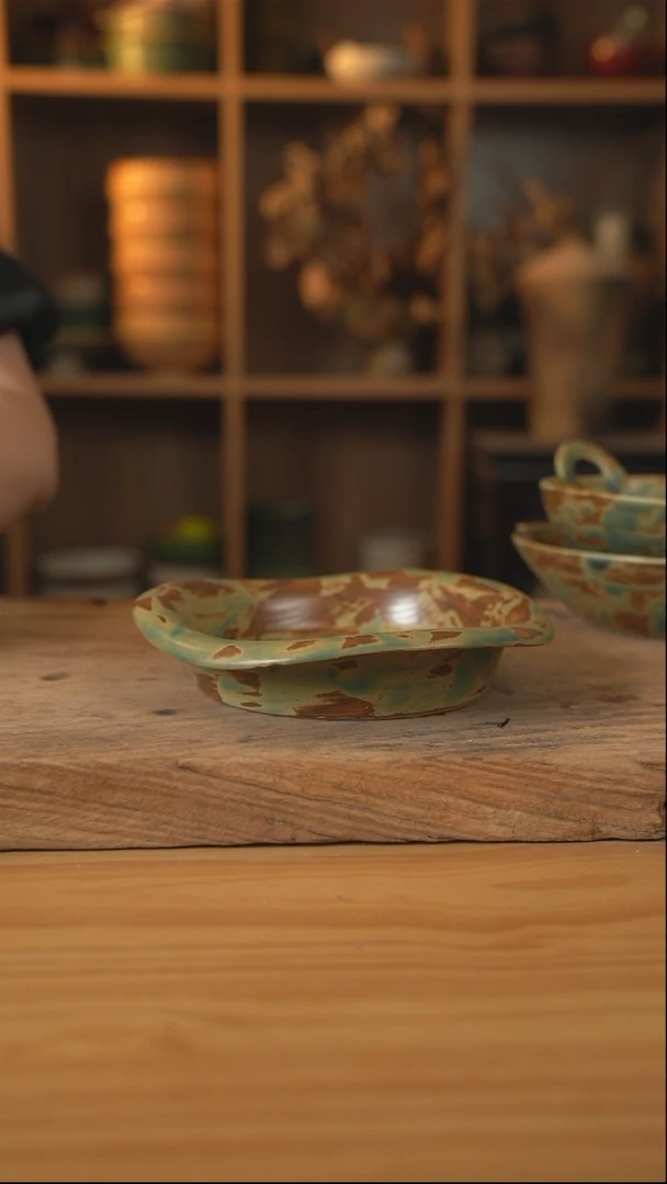 黄绿色的8英寸牛仔帽盘