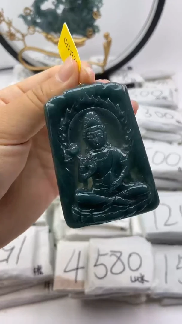 翡翠未镶嵌颈饰大势至