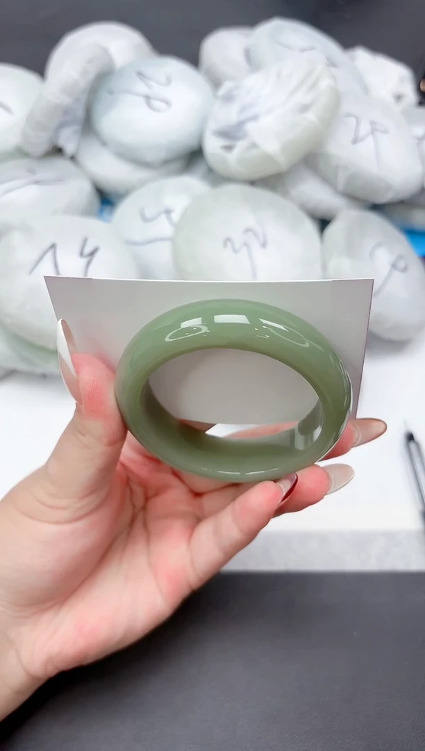 未镶嵌手镯石英质玉196-52.3