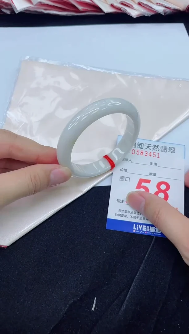 未镶嵌手镯翡翠天然翡翠手镯