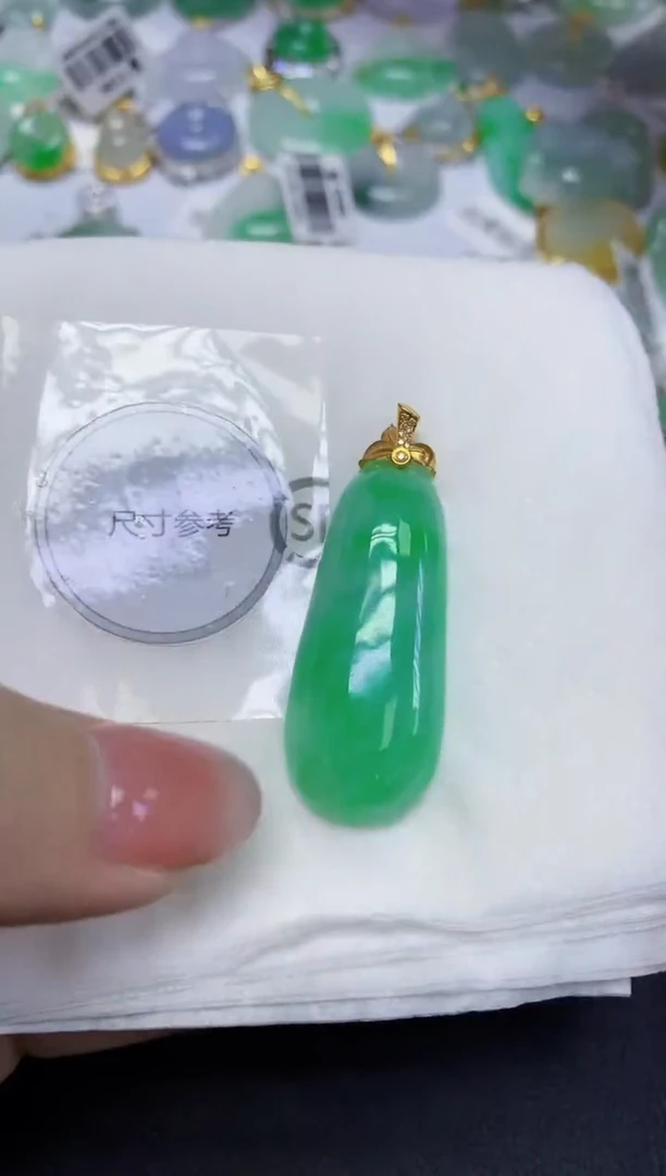 颈饰18K金镶嵌翡翠天然缅甸翡翠A货百元以上9元证书费自理