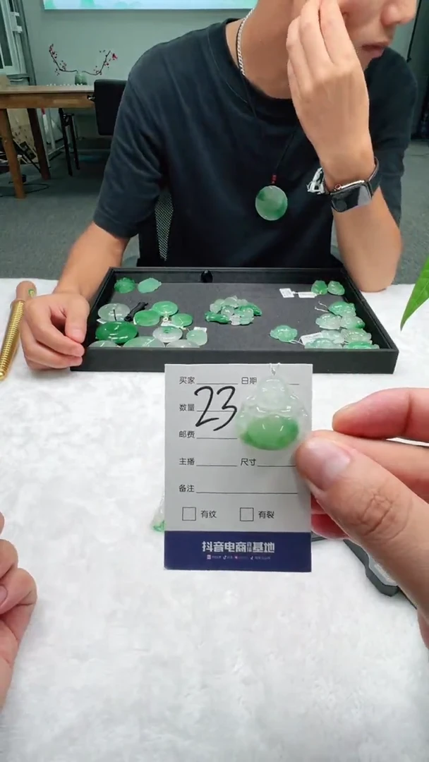 颈饰未镶嵌石英质玉小佛公+23