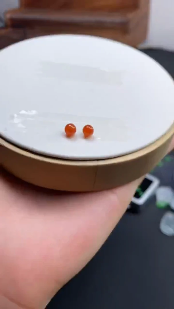定制翡翠未镶嵌一对天然红珠珠