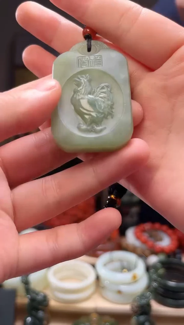 颈饰未镶嵌和田玉吊坠