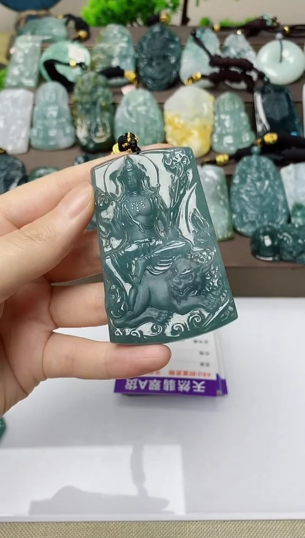 翡翠未镶嵌颈饰