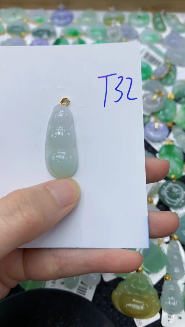 翡翠18K金镶嵌颈饰111111111