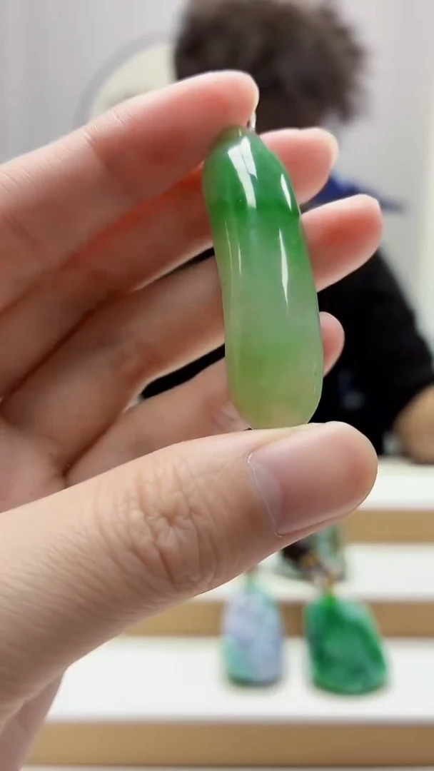 未镶嵌定制翡翠4688zm-毛货挂件81瓜