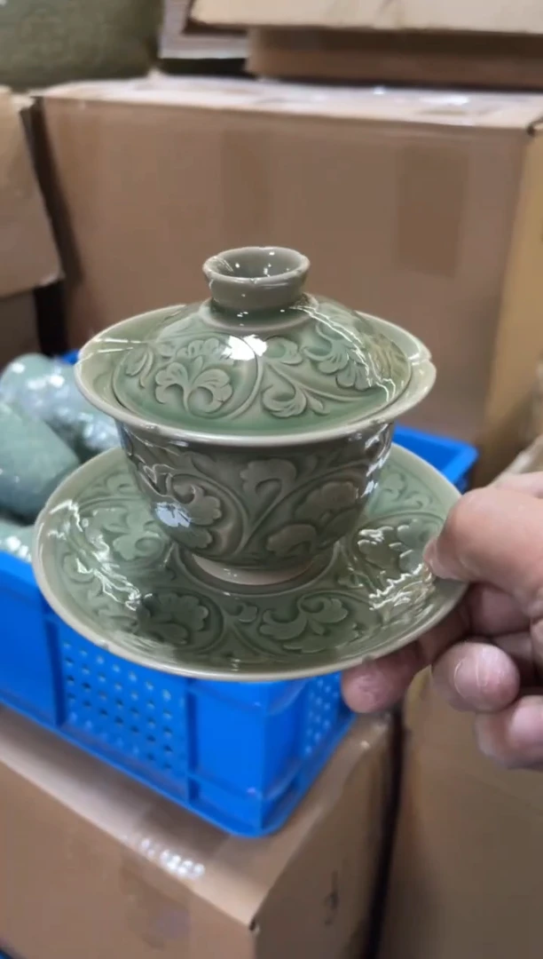 陶瓷纯手工秘色缠枝牡丹纹葵口三才盖碗