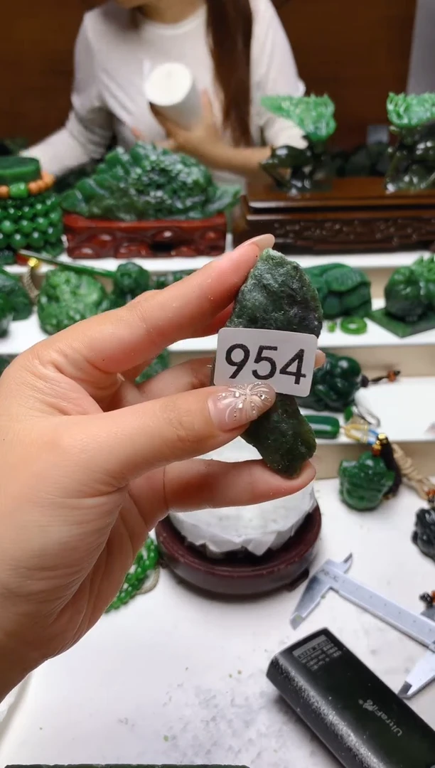 未镶嵌和田玉（青玉）珠宝半成品1