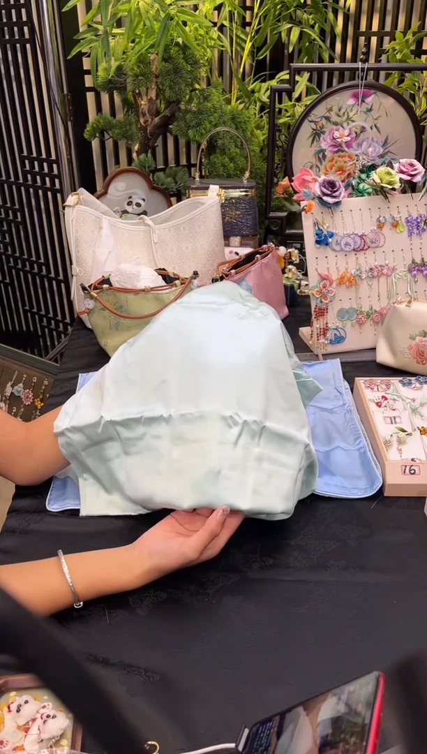 织绣小*子非遗苏绣饰品