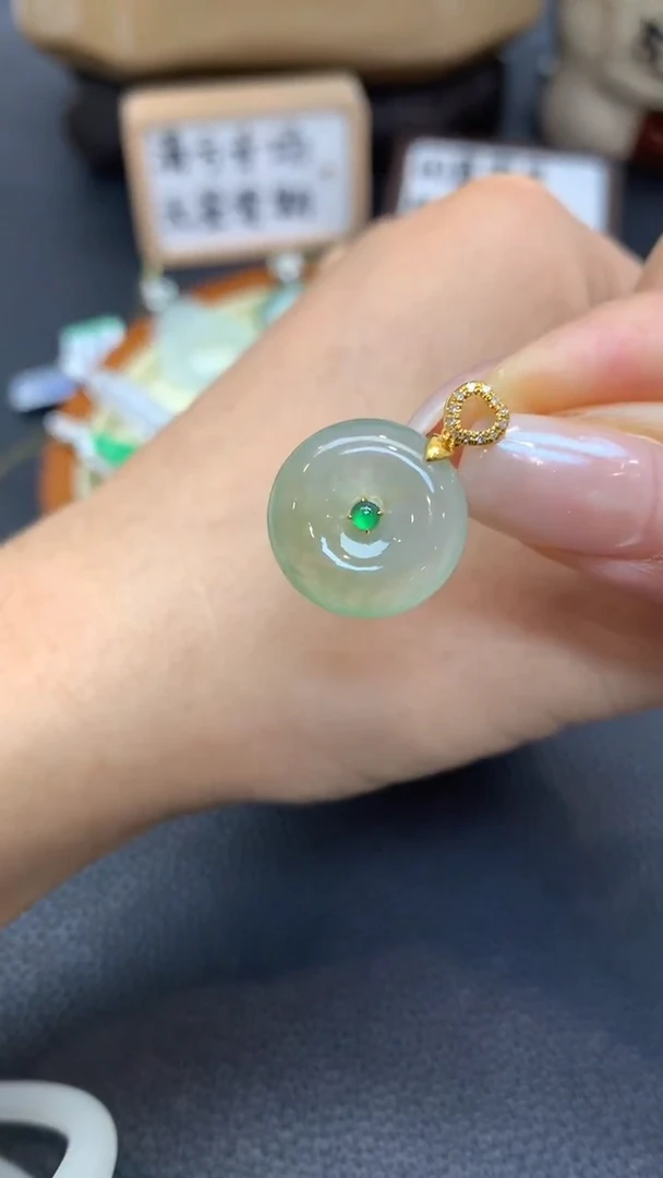 18K金镶嵌定制翡翠C702