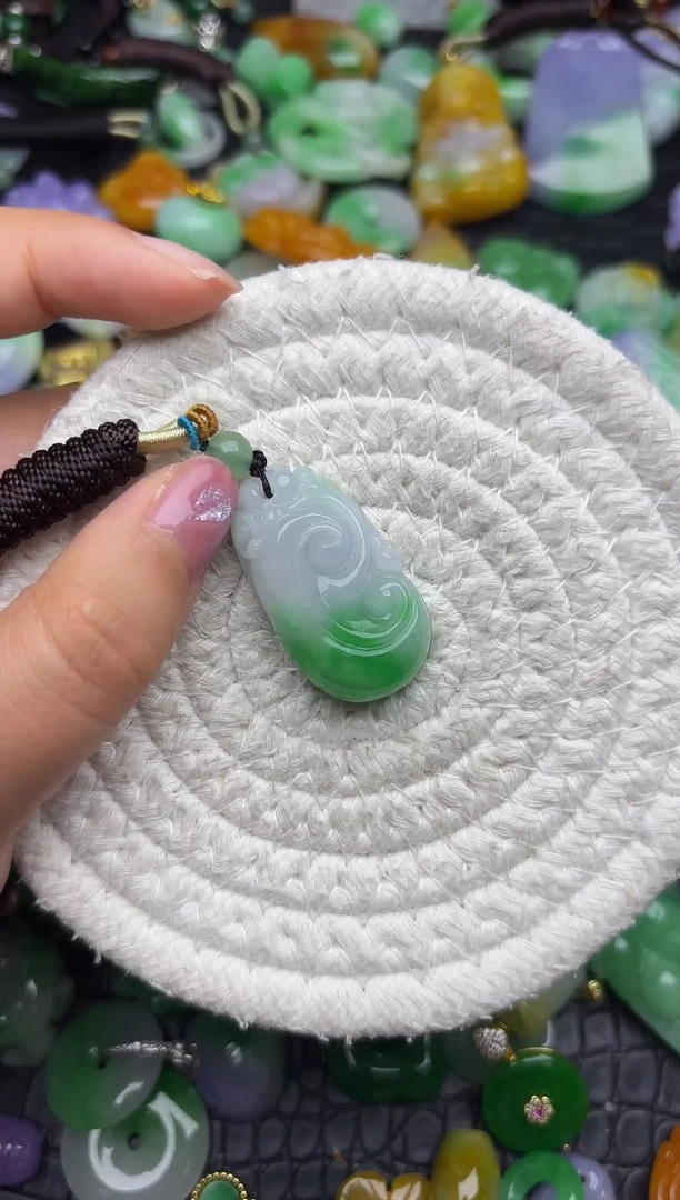 颈饰未镶嵌翡翠缅甸翡翠吊坠