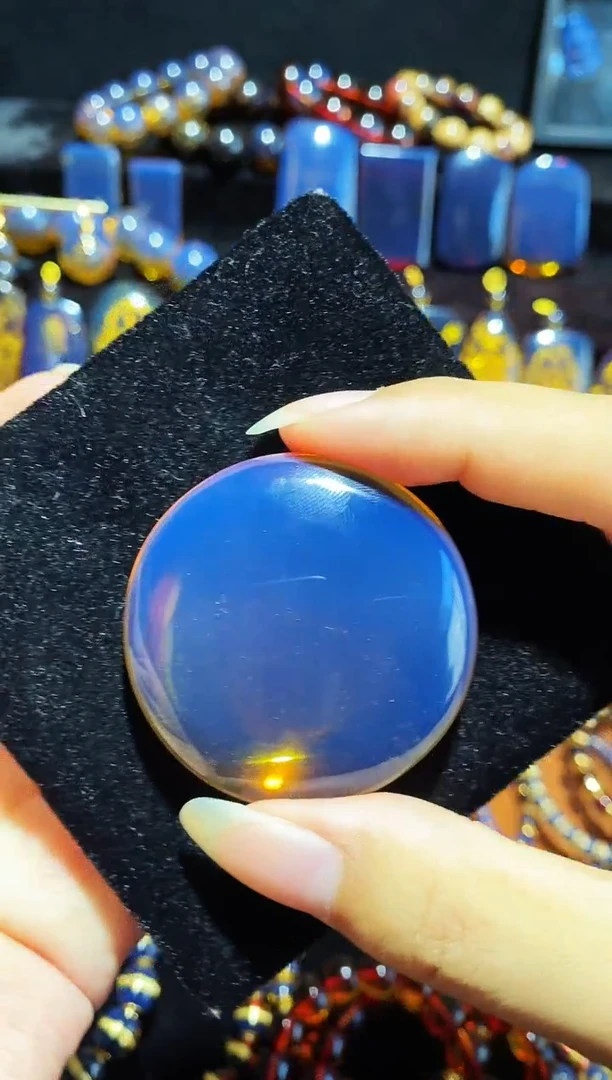 蓝珀未镶嵌珠宝奇石圆牌吊坠