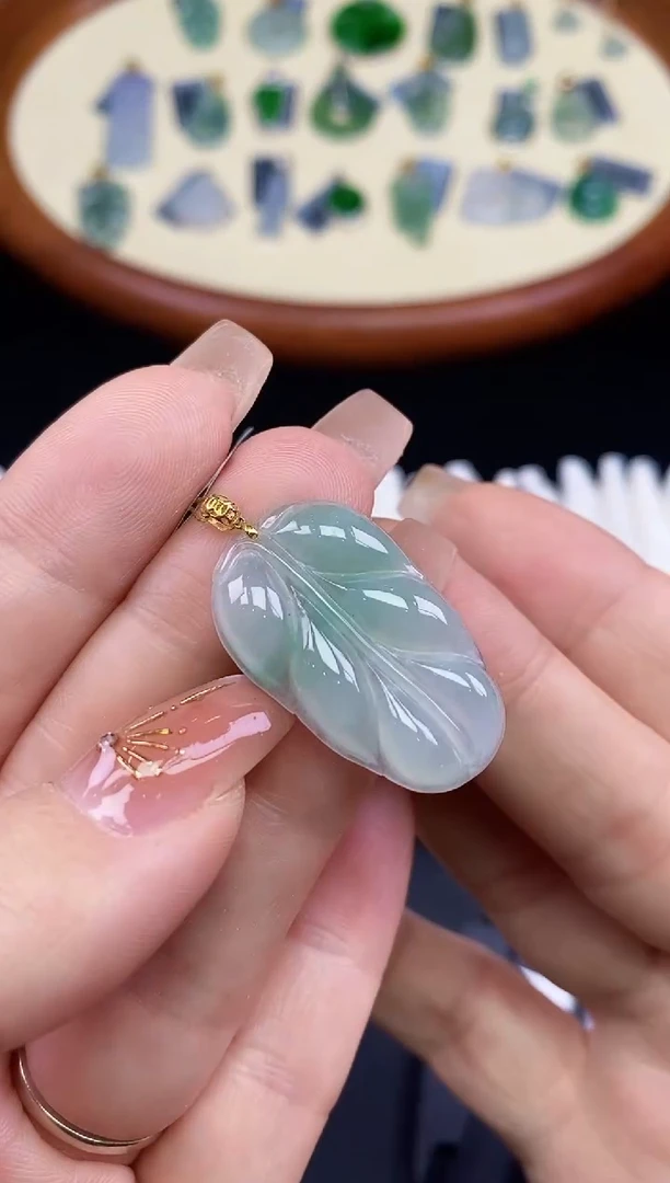 吊坠(不含链)18K金镶嵌翡翠叶子18K金扣镶嵌@@CMT
