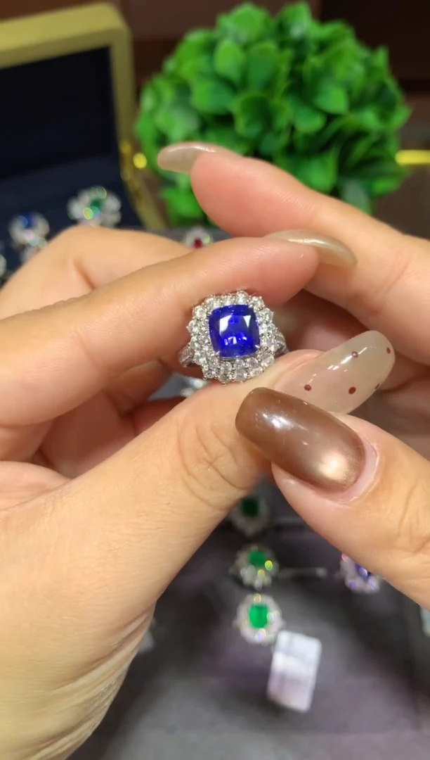 戒指蓝宝石18K金镶嵌4.01CT