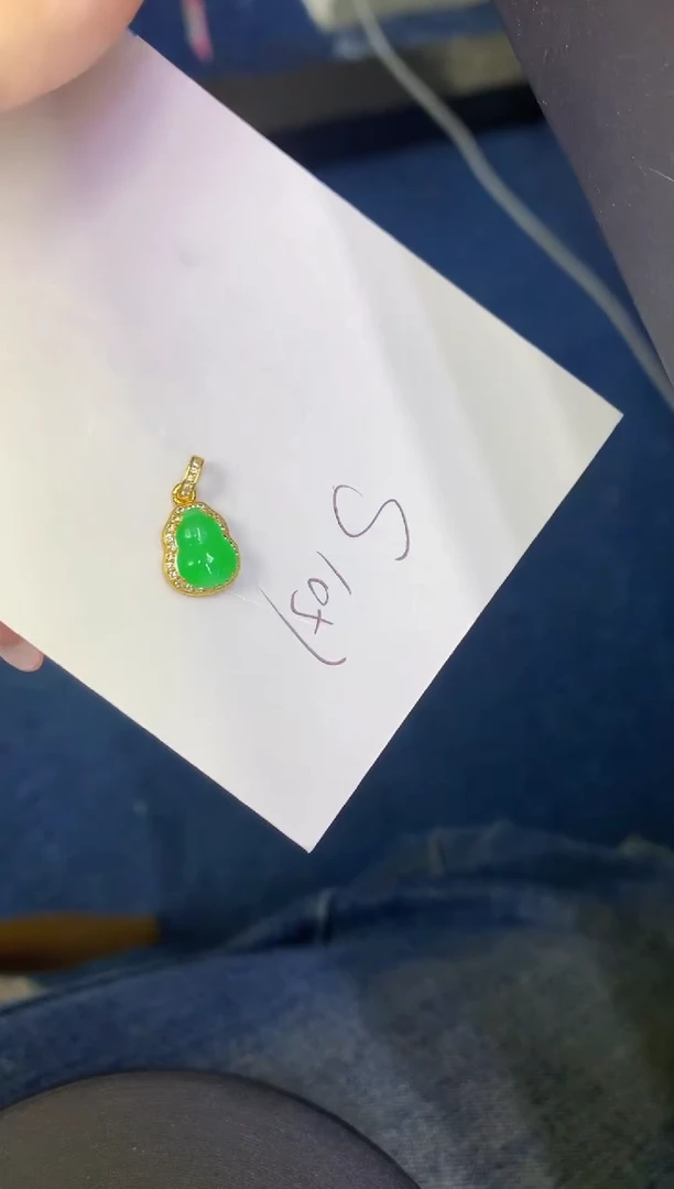 翡翠未镶嵌颈饰缅甸天然翡翠A货