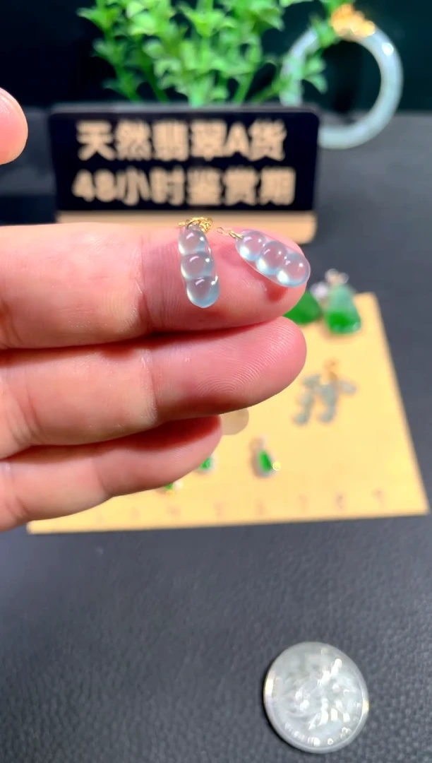 颈饰18K金镶嵌翡翠翡翠