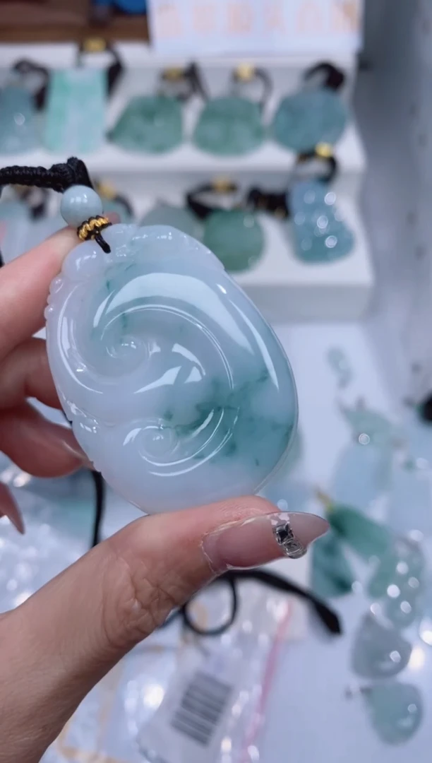 颈饰未镶嵌翡翠吊坠