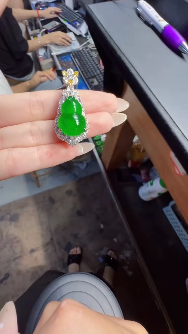 未镶嵌定制翡翠翡翠A货有轻微色差属于正常现象，葫芦多样性发货1