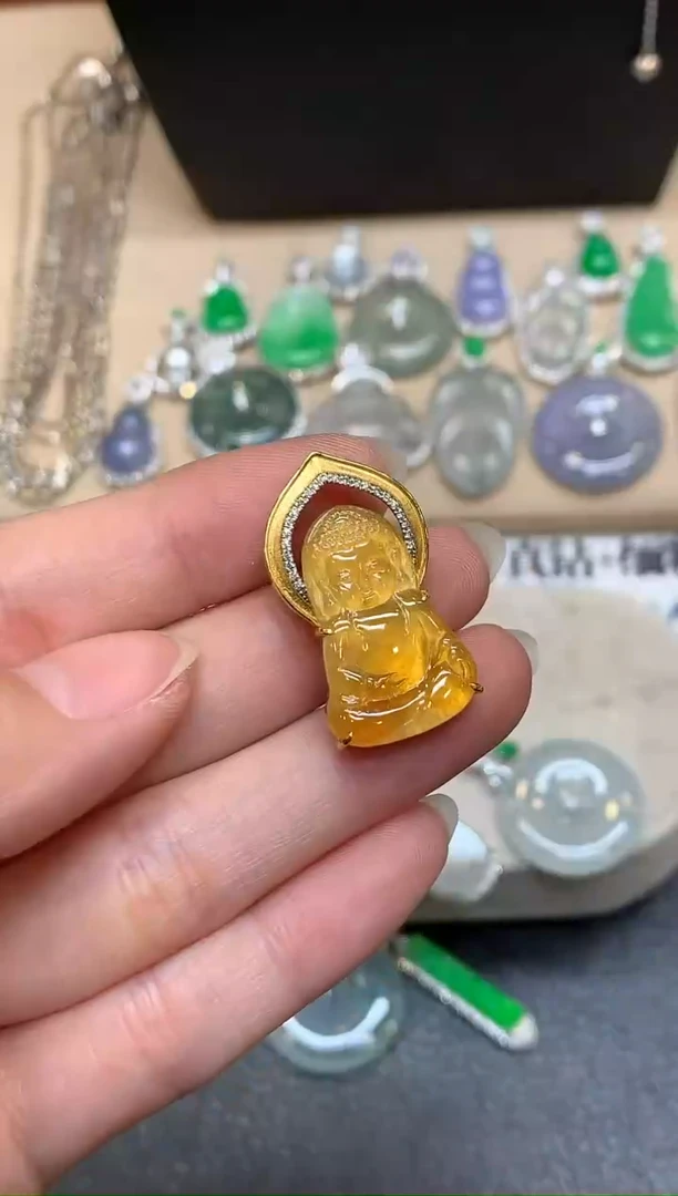 颈饰18K金镶嵌翡翠观音【无服务费